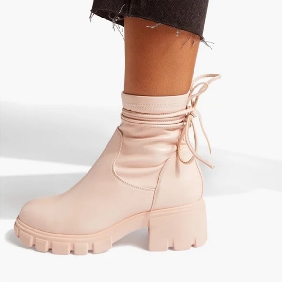 NWT SHOE DAZZLE NEW In Box - Shoedazzle Blush Platform Boots! - Picture 12 of 12